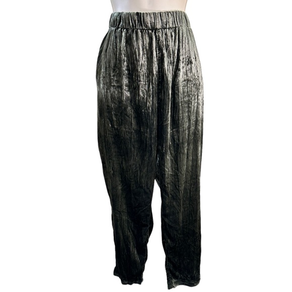ETT TWA by Anthropologie Kinley Cropped Crushed Velvet Trouser Pants - Picture 2 of 7